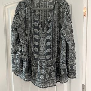 Nice lightweight top-with bell sleaves and bell around bottom Size L